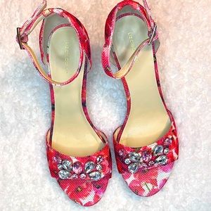 Liz Claiborne Women’s Size 8 floral open toe 3.5 in. sandal heel w/ankle strap.